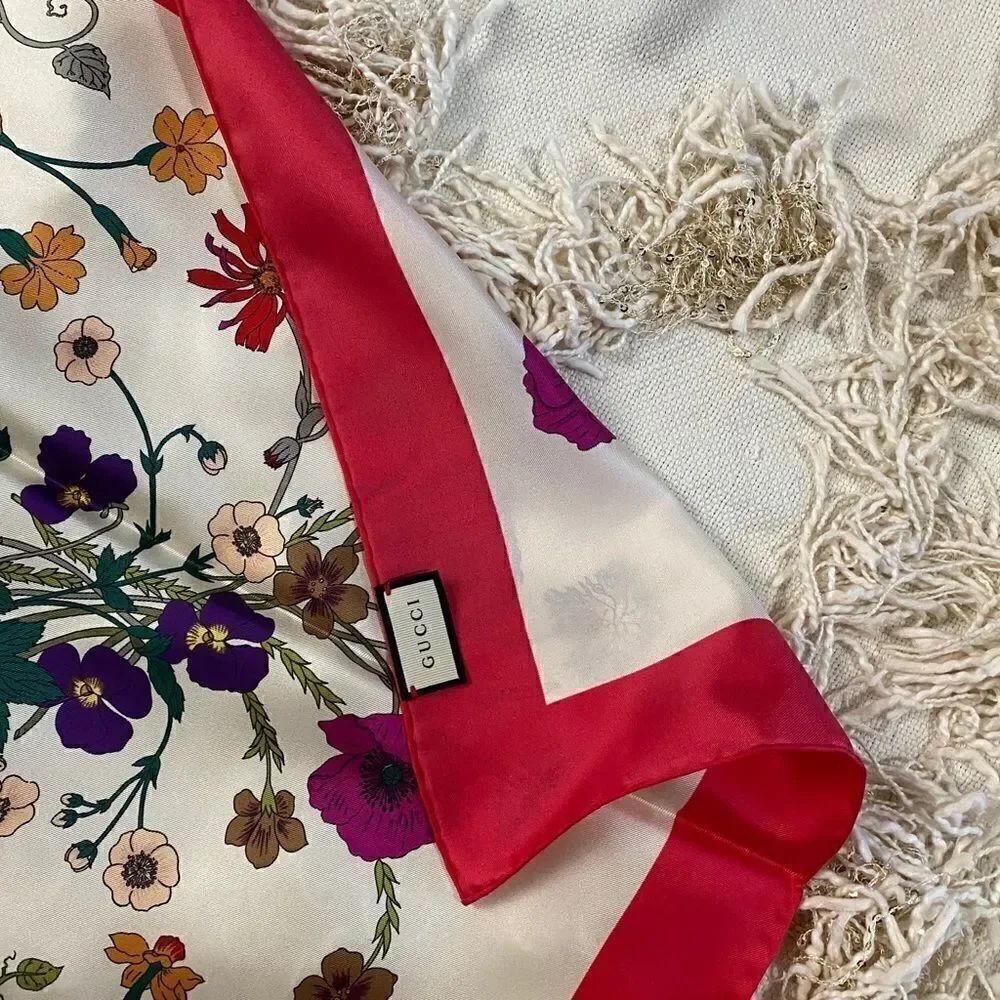 GUCCI Flora Gothic Square Scarf - Picture 3 of 7